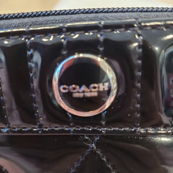 Coach super cute little wrislet quilted patent leather wallet - Picture 6 of 6